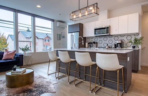Crown Hill House | Modern 3 Bedroom Townhouse w/Private Rooftop
