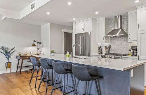 Canmore Apartment | Elevated Mountain Nest - The Rock Garden