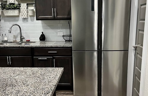 Wellborn House | SweetStay TX | Free TESLA Charging | Pond views | Walking trails