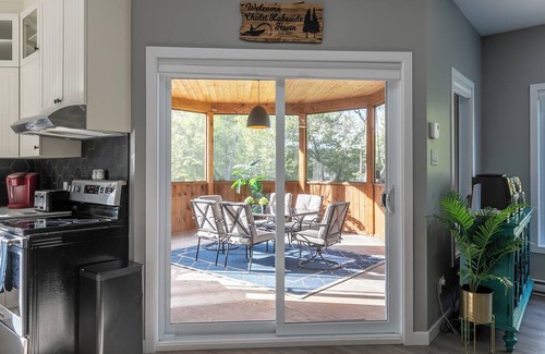 Bouchette Ski Chalet | Modern Lakefront Chalet with Games Room, Gym, Wrap Around Balcony & Scenic Views