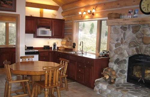 Darby Cabin | Rocky Mountains Getaway: Gorgeous Log Cabin in Darby, Montana