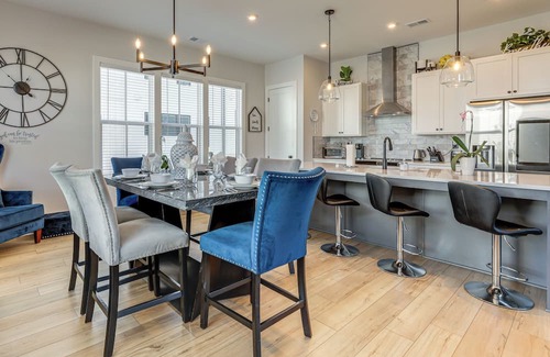 Chosewood Park House | 2 Mi to Zoo Atlanta: Modern Townhome w/Balcony