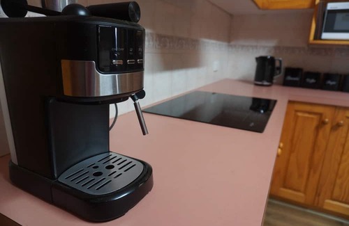 Ararat House | Central California Bungalow combines old charm with modern comforts