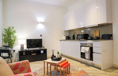Slough Apartment | Modern Apartment – Ideal for Contractors, Professionals or looking to Getaway