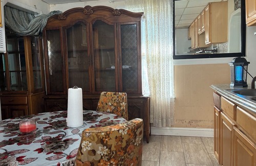 Hopelawn House | Charming 2-bedroom house with fitness room and AC in pleasant Edison