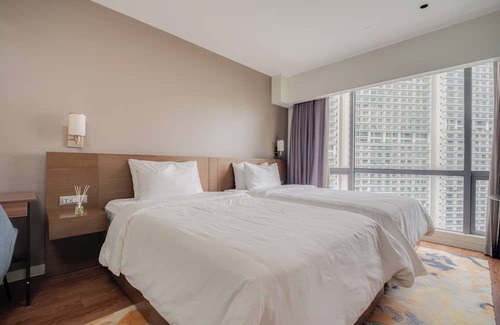 Mandaluyong Hotel | Novotel Suites Manila at Acqua w/Gym, Pool & Netflix Near Rockwell & Poblacion