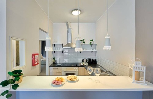 Lower Town Apartment | Grand Place Historic Retreat 2