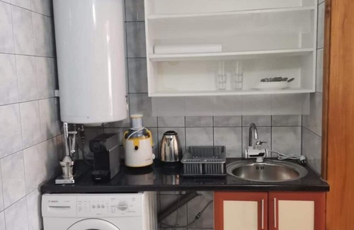 Kavadarci House | The Withe HousenCharming 2-bedroom house in serene Kavadarci with AC