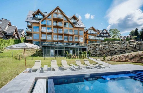 Zakopane Apartment | Modern apartment with mountain view and pool