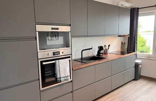 Strombeek-Bever Apartment | Close to the atomium and expo halls. A stone's throw from trademarkt.