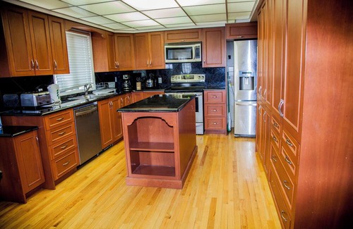 Aylmer Villa | Spacious 5-bedroom villa with AC and fitness room in enjoyable Gatineau