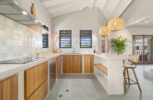 Belnem House | Spacious 5-bedroom villa on Bonaire with private pool, ocean view rooftop terrace, tropical garden, near top kitesurfing & diving spots. Sleeps 10 persons.