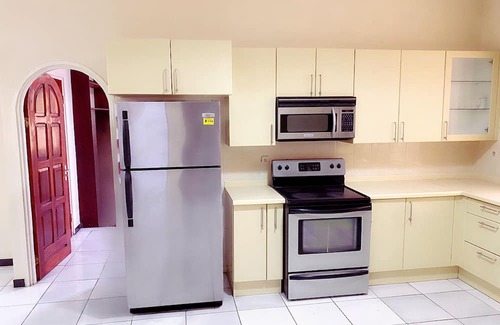 Paramaribo Villa | Paramaribo Villa Near Vibrant District. Kitchen Household Service Included!