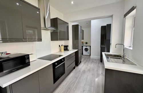 Moseley House | Comfortable family-friendly four bedroom house