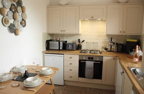Little Hayfield House | Cosy home in New Mills, High Peak, great for walkers & dog friendly too!
