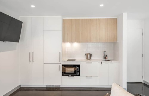 Blackmans Bay Apartment | Beachfront W/Breathtaking Views