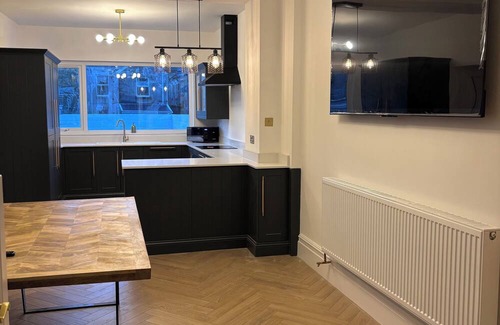 Neath House | Luxury Neath Center Stay | Discounts on Long Stays