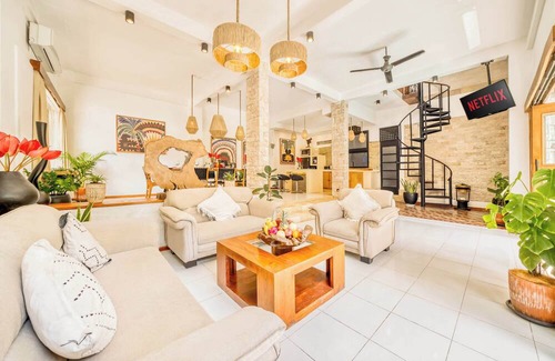 Berawa Villa | Villa Inka - 6BDR with private Pool & Garden