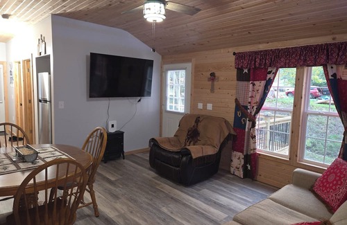 La Cygne Cabin | Enjoy our new cabin at Linn Valley Lakes Kansas. Gated community for safety.