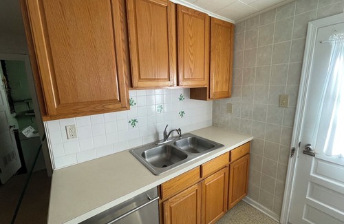 North End House | Downtown 5 Bedroom Single Family that SLEEPS 14!