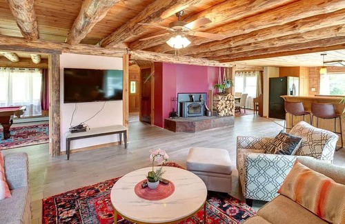 De Lancey Ski Chalet | Relax in the Catskills: Spacious 4-Bedroom Chalet for 9 guests in a remote area.