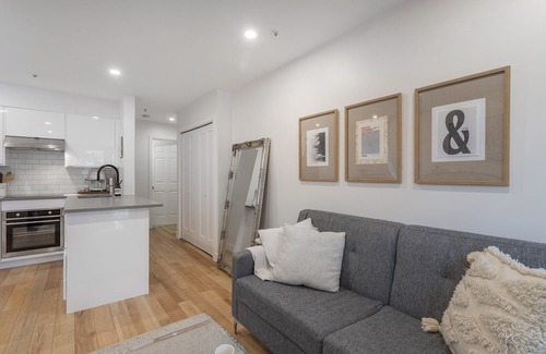 Grandview-Woodland Condo | D20 - Modern urban living