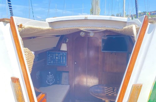 Canidelo Boat Rental | Bonito e Acolhedor Veleiro Localizado no Porto Junto á foz do rio Douro