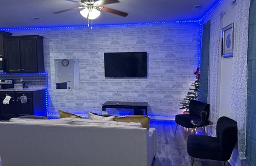 Union City House | Welcome To Your Home Away From Home ! Hosted by The Maeberrys! Metro Atlanta