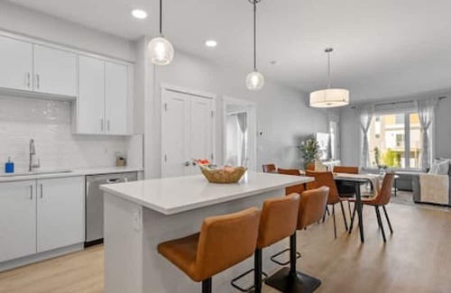 Southwest Calgary Apartment | Western Nest |Bright 3BR 2BA | Trails+Near HWY