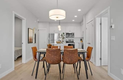 Southwest Calgary Apartment | Western Nest |Bright 3BR 2BA | Trails+Near HWY