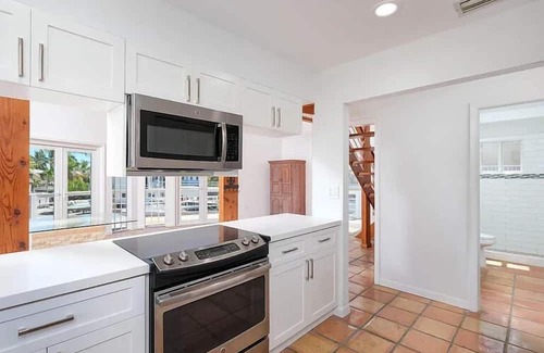 Key Largo House | Large Ocean Front, Loft House with 3 beds, 2 baths in Key Largo with Boat Dock