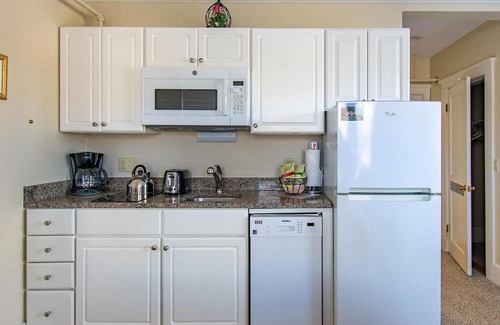 North Conway Condo | Eastern Slope Inn Studio Unit Sunday Check-In