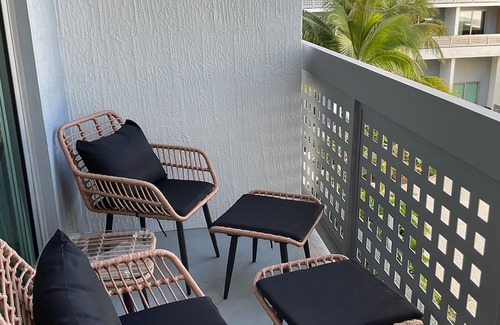 Northeast Miami Apartment | Chic 1-bedroom apartment with WiFi, AC in vibrant Miami