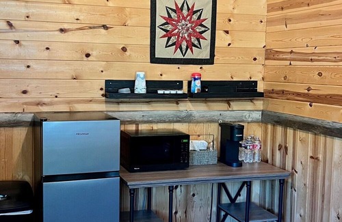 Virginia City Cabin | The Mattie White Bear - Tranquil 1 Room Cabin in Virginia City