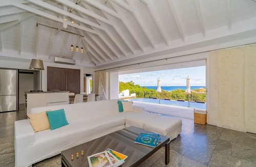 Saint-Jean Villa | Amazing Villa With Views Over the Bay