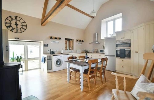 Bremhill Cottage | The Stone Barn - Luxury Barn in Rural Wiltshire
