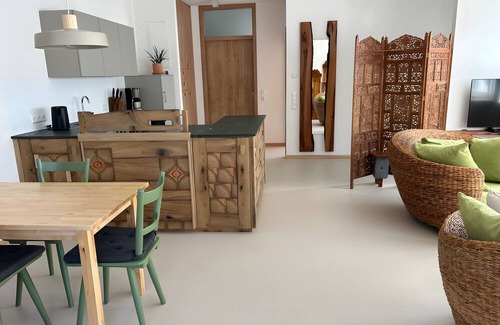 Genkingen Apartment | Apartment 'Alb-Sonne' with Private Terrace, Shared Garden and Wi-Fi