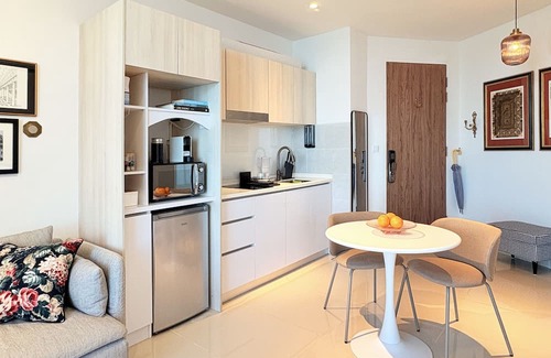 Downtown Kota Kinabalu Apartment | 『Loge Céleste』 9m Panoramic Oceanview for 2