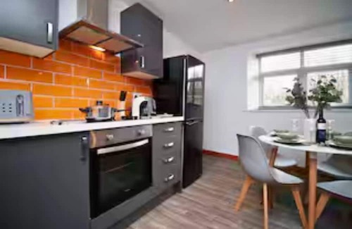 Uplands Apartment | Fully Equipped Kitchen, Double room, Parking
