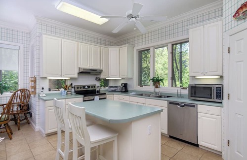 Black Mountain House | The Cottage | Spacious Montreat Home Within 5-Mintue Walk of Lake Susan!