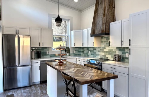 Zionville House | New 2-bedroom house in awesome Zionville with WiFi, AC