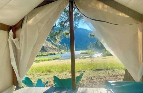 Shoup Apartment | Safari Tent on the Salmon River - Double Bed
