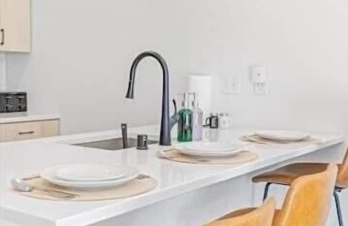 St. Anthony West Apartment | Modern 1BD Near DT & UMN | Gym | Street Parking