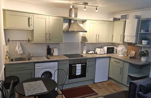 Easton Apartment | Lovely 1 bedroom Apartment in Easton, Bristol. Feels like home away from home.