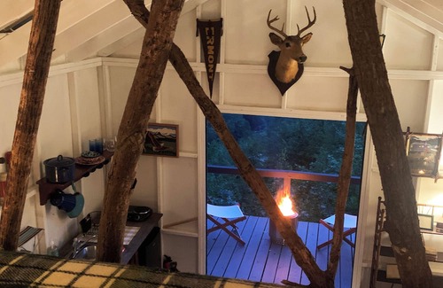 Stockbridge Cabin | 1950s "Retro" Cabin in Vermont w/Breathtaking Views!