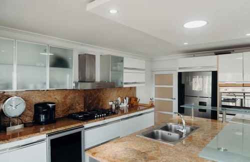 San Geronimo Apartment | Oceanview 3-bedroom apartment in phenomenal Santo Domingo with WiFi, AC