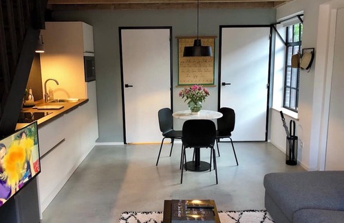 Heerlen Apartment | Apartment in south Limburg for two people in old school with sunny garden