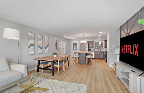 Arlington Heights House | The Arlington Heights Breakaway - 6 Luxury Bed House NEW