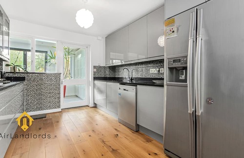 Brownswood House | Exclusive 3 bedroom House near Manor House!