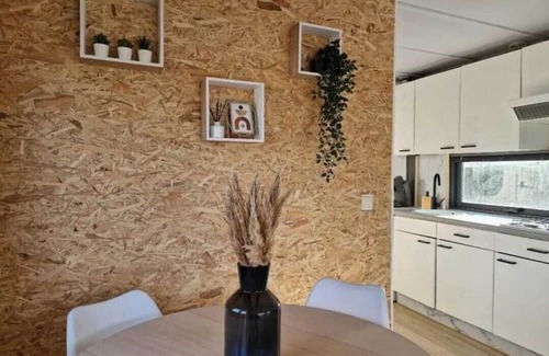 Sint Kruis Ski Chalet | Peace, space, nature and coziness in our cozy chalet at the campsite.